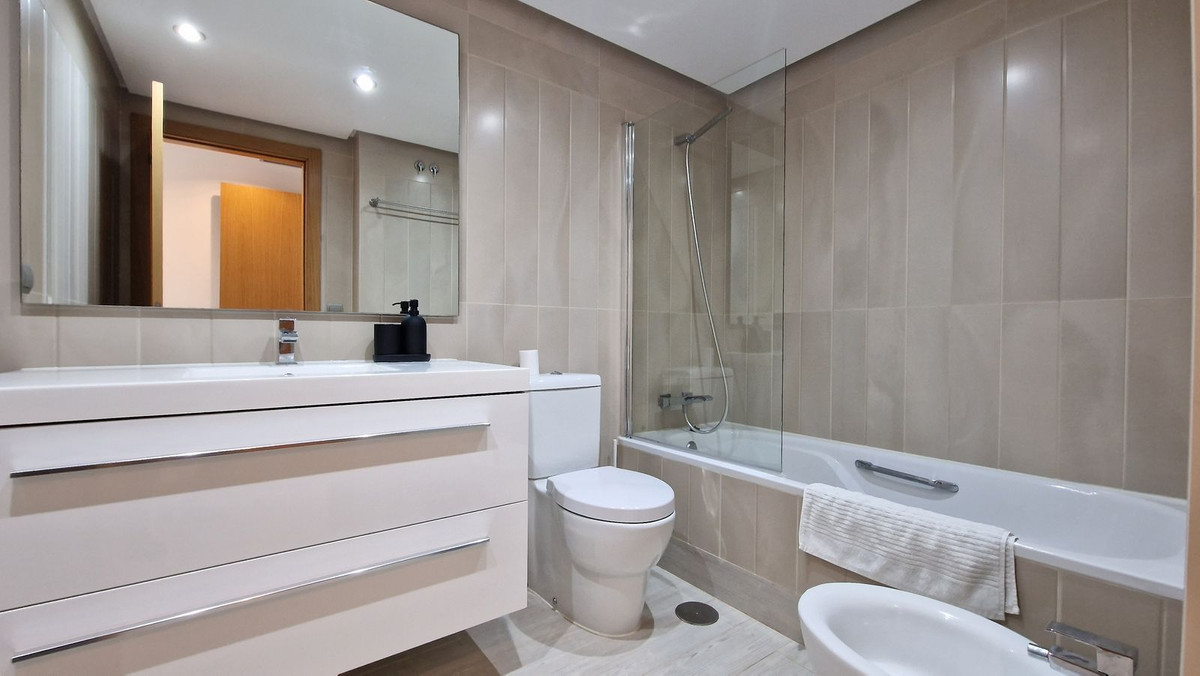 3 Bed Apartment for sale in San Pedro De Alcántara Costa Del Sol, Málaga, Spain