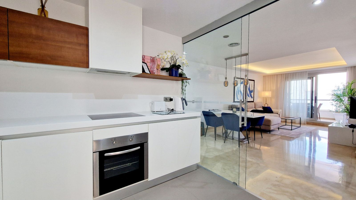 3 Bed Apartment for sale in San Pedro De Alcántara Costa Del Sol, Málaga, Spain
