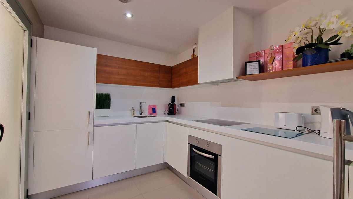 3 Bed Apartment for sale in San Pedro De Alcántara Costa Del Sol, Málaga, Spain