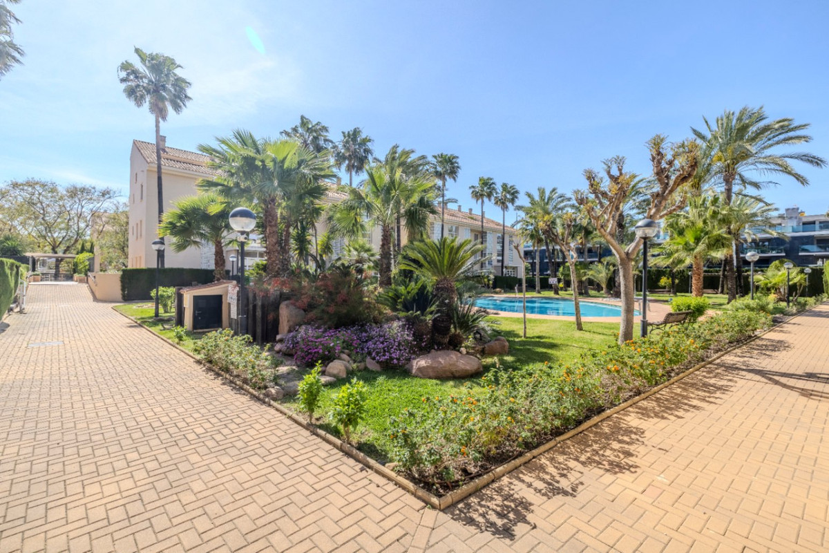 Se vende Apartamento Planta Media de 3 dormitorios en Costa Blanca, Alicante, España