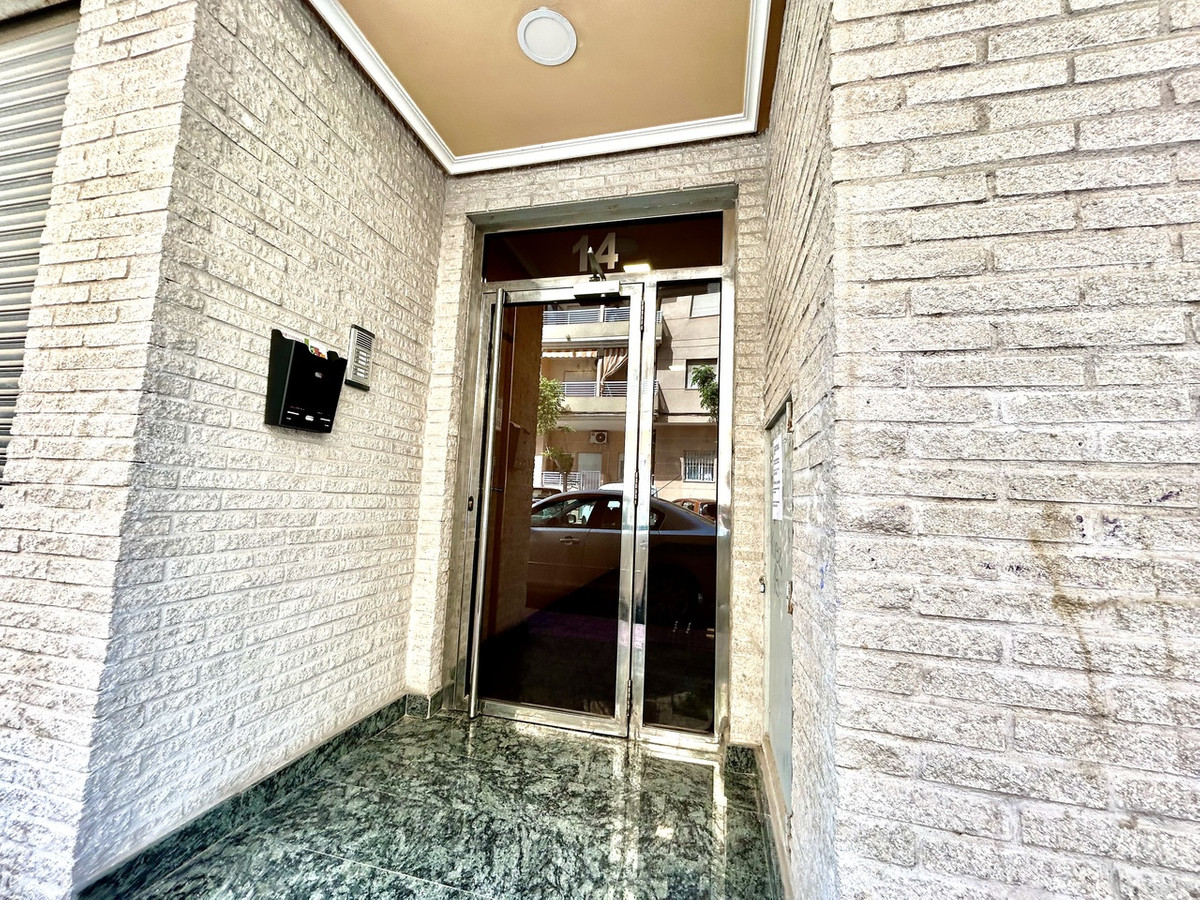 Se vende Apartamento Planta Media de 2 dormitorios en Costa Blanca, Alicante, España
