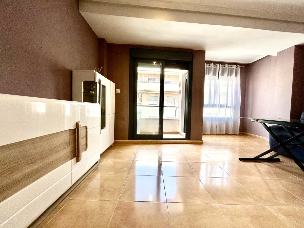 Se vende Apartamento Planta Media de 2 dormitorios en Costa Blanca, Alicante, España