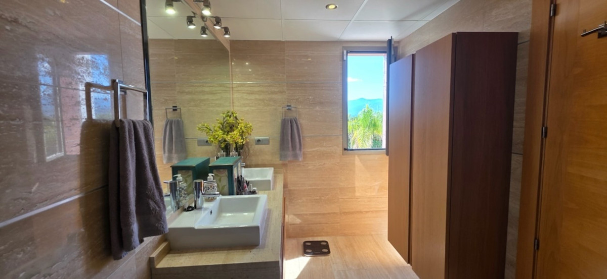 3 Bed Townhouse for sale in Benahavís Costa Del Sol, Málaga, Spain