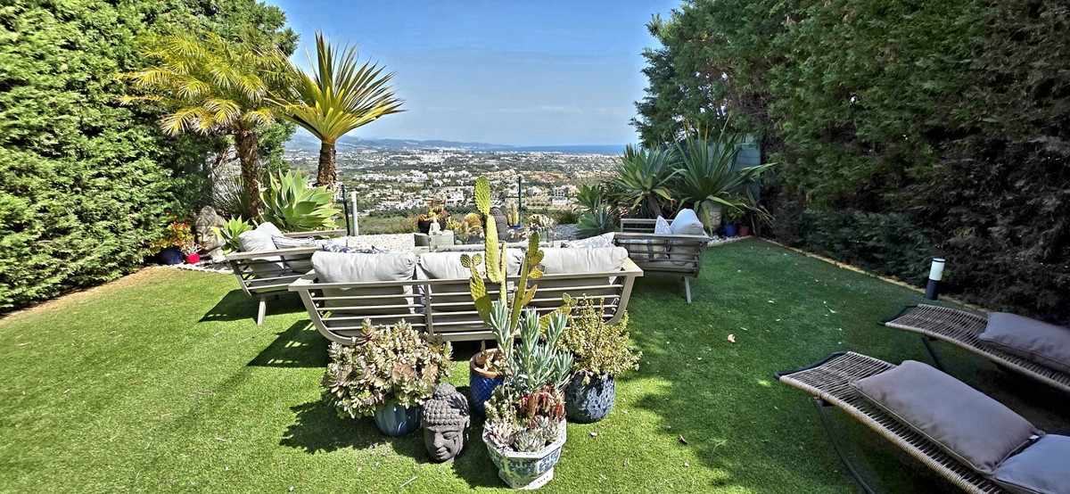 3 Bed Townhouse for sale in Benahavís Costa Del Sol, Málaga, Spain