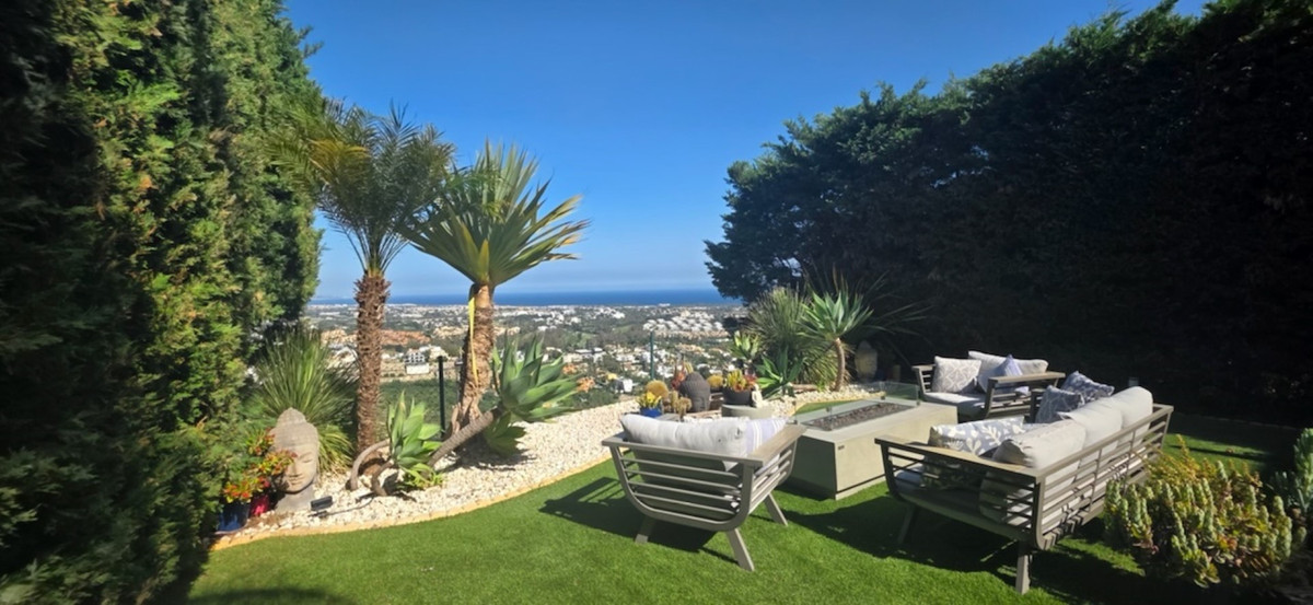 3 Bed Townhouse for sale in Benahavís Costa Del Sol, Málaga, Spain