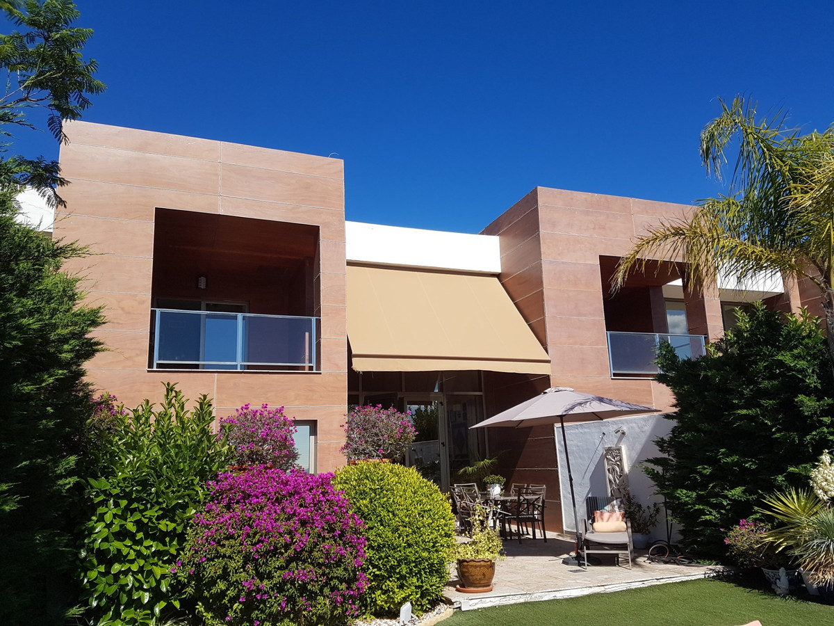 3 Bed Townhouse for sale in Benahavís Costa Del Sol, Málaga, Spain