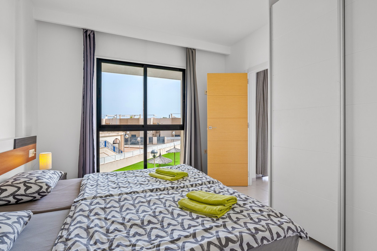 Se vende Apartamento Planta Media de 2 dormitorios en Costa Blanca, Alicante, España