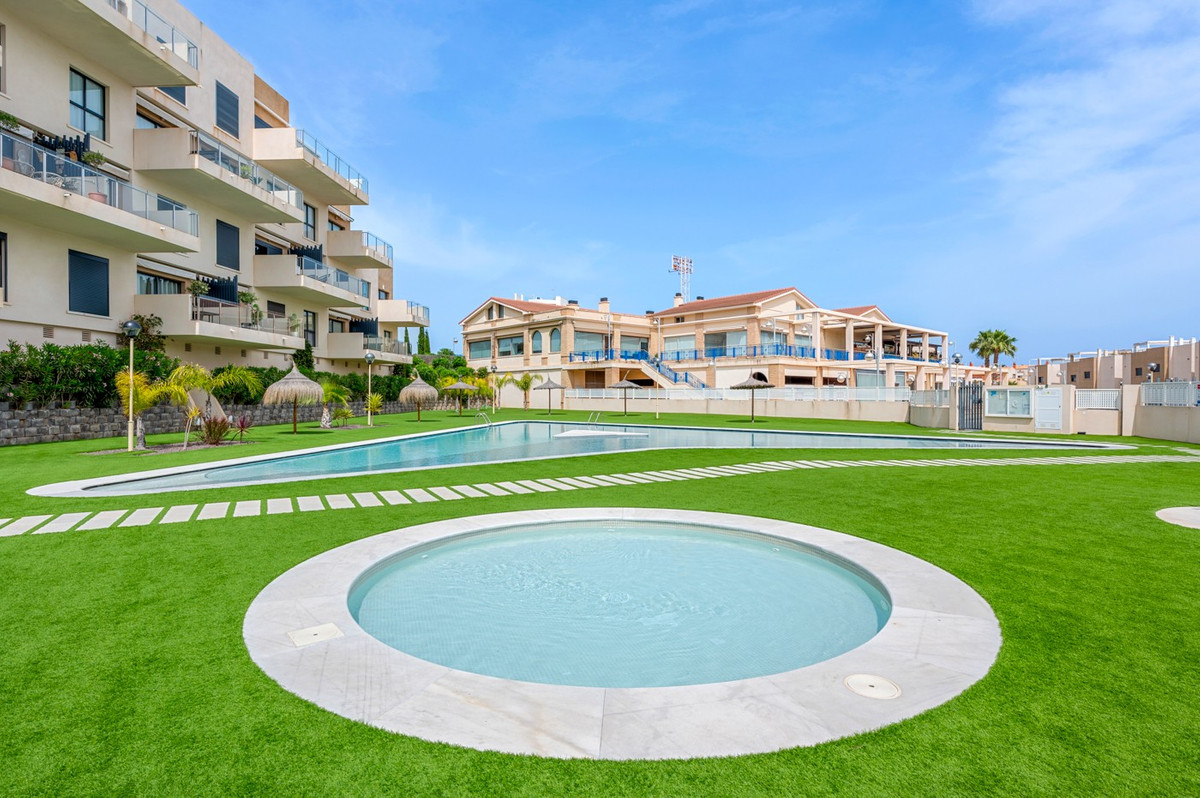 Se vende Apartamento Planta Media de 2 dormitorios en Costa Blanca, Alicante, España