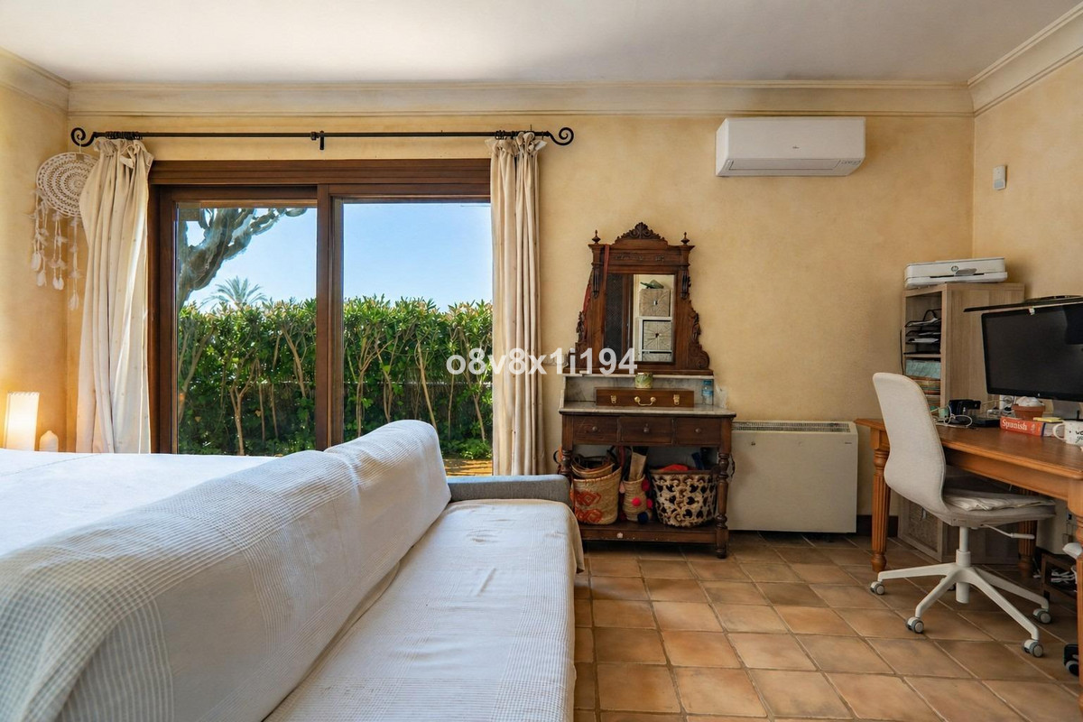 2 Bed Townhouse for sale in Marbella Costa Del Sol, Málaga, Spain