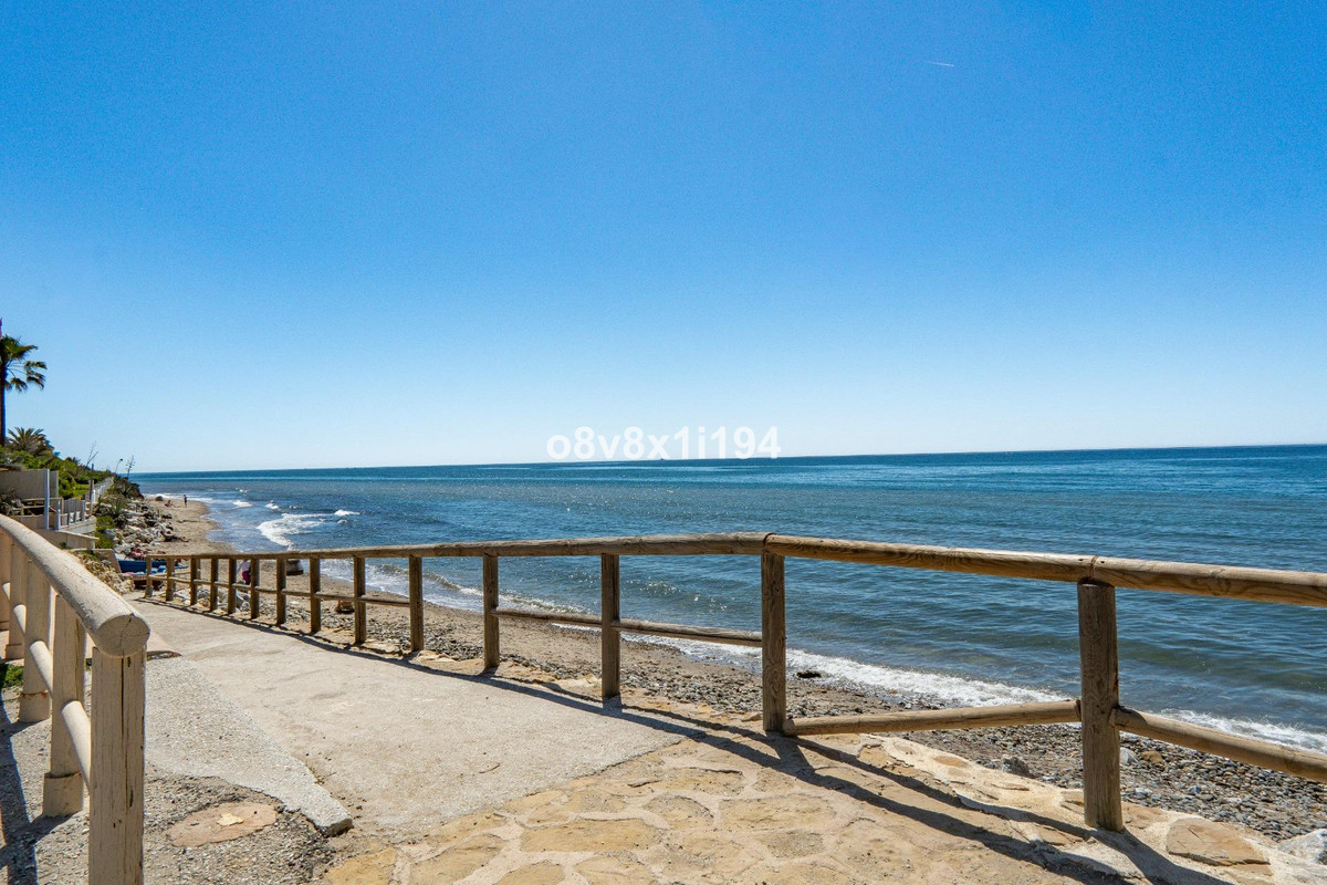2 Bed Townhouse for sale in Marbella Costa Del Sol, Málaga, Spain