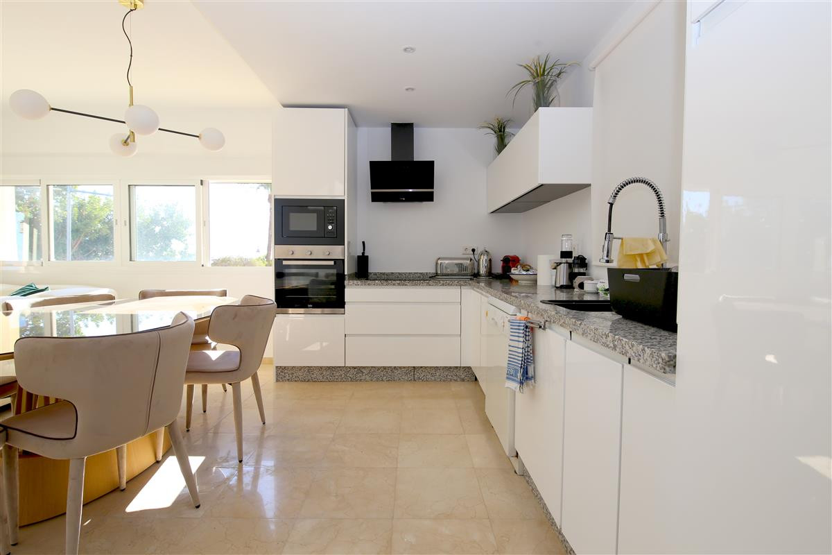 2 Bed Apartment for sale in Estepona Costa Del Sol, Málaga, Spain