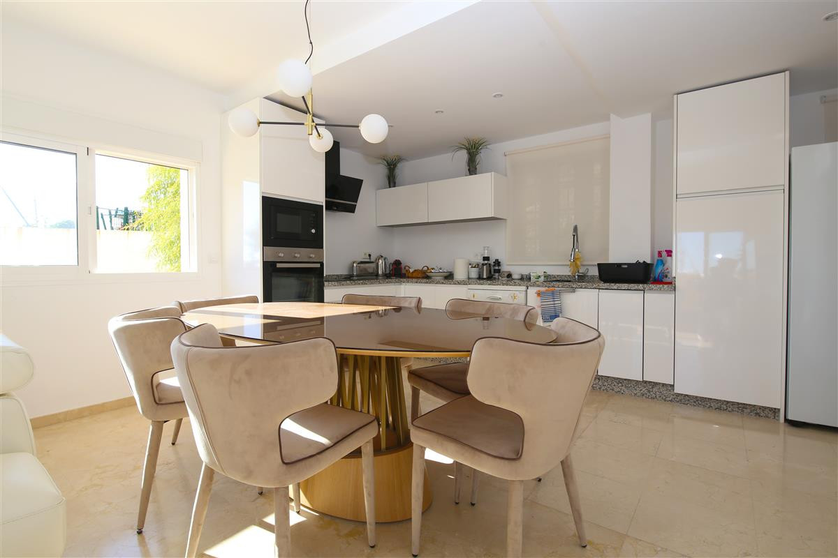 2 Bed Apartment for sale in Estepona Costa Del Sol, Málaga, Spain