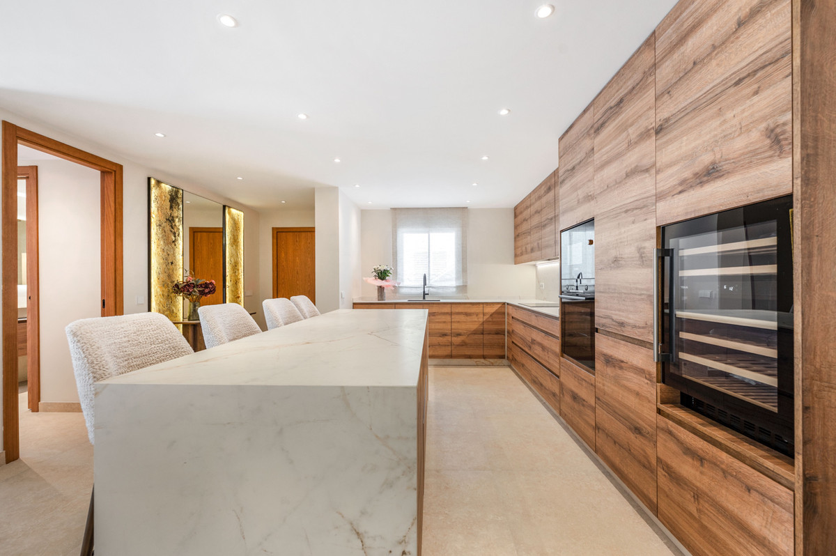 Se vende Apartamento Planta Media de 3 dormitorios en Costa Del Sol, Málaga, España