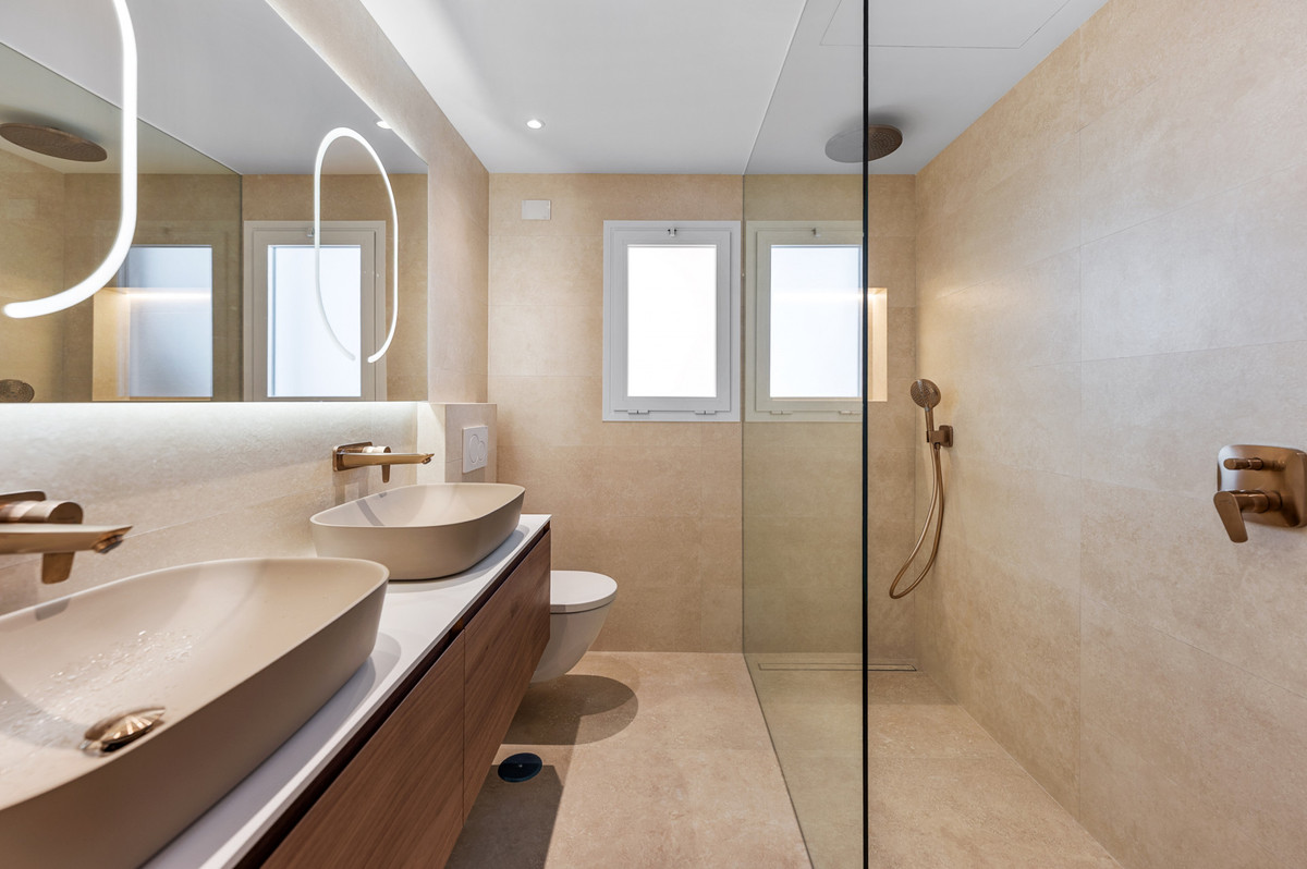 Se vende Apartamento Planta Media de 3 dormitorios en Costa Del Sol, Málaga, España