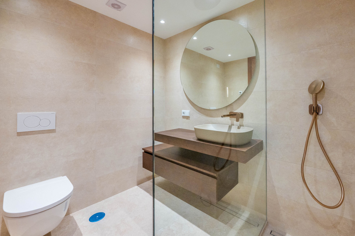 Se vende Apartamento Planta Media de 3 dormitorios en Costa Del Sol, Málaga, España