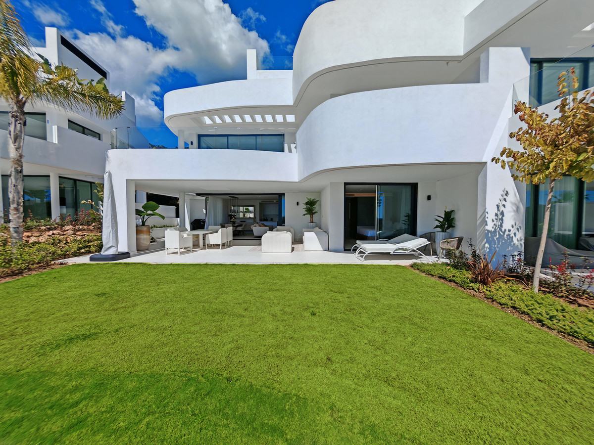 3 Bed Apartment for sale in Marbella Costa Del Sol, Málaga, Spain