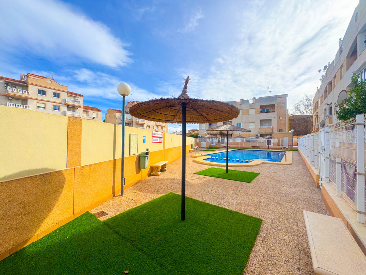 Se vende Apartamento Planta Media de 2 dormitorios en Costa Blanca, Alicante, España