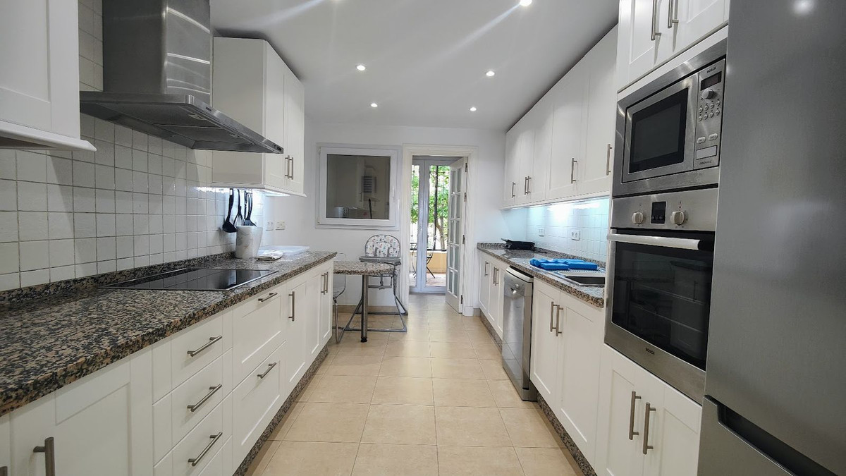 Se vende Apartamento Planta Baja de 3 dormitorios en Costa Del Sol, Málaga, España