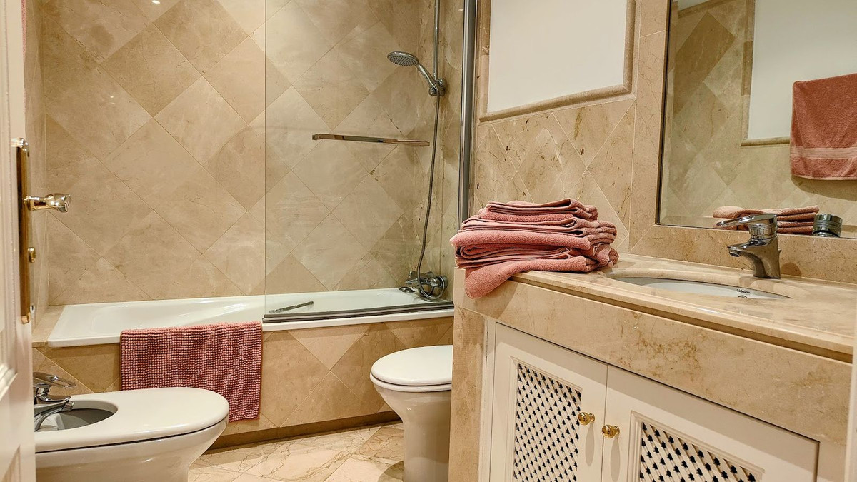Se vende Apartamento Planta Baja de 3 dormitorios en Costa Del Sol, Málaga, España
