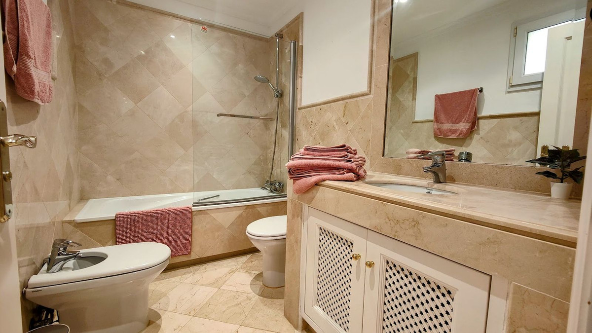Se vende Apartamento Planta Baja de 3 dormitorios en Costa Del Sol, Málaga, España