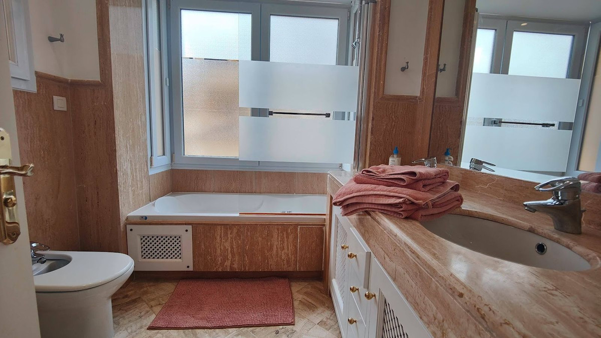 Se vende Apartamento Planta Baja de 3 dormitorios en Costa Del Sol, Málaga, España