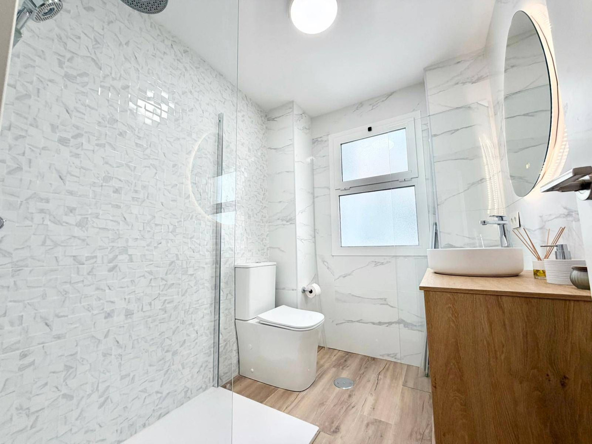 2 Bed Apartment for sale in Arroyo De La Miel Costa Del Sol, Málaga, Spain