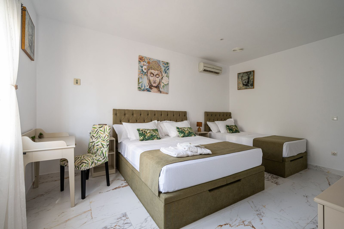 5 Bed Townhouse for sale in Alhaurín El Grande Costa Del Sol, Málaga, Spain