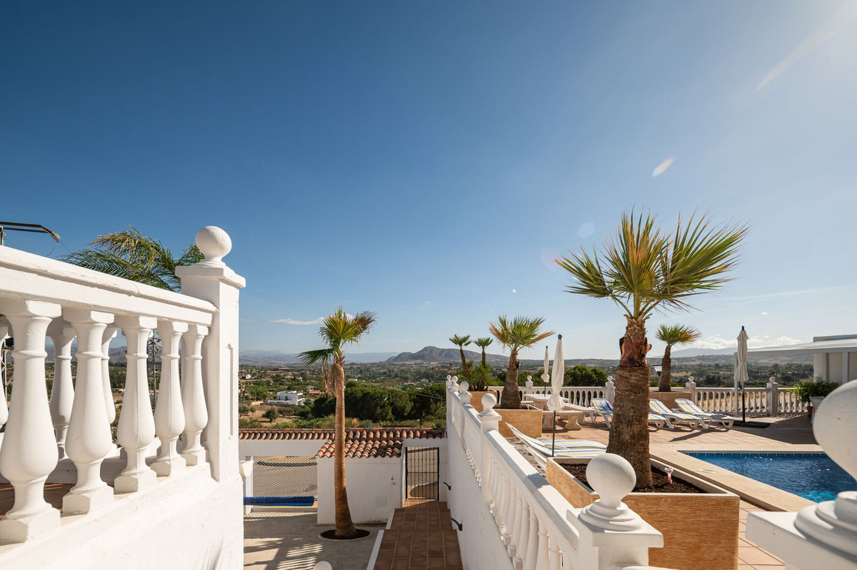 5 Bed Townhouse for sale in Alhaurín El Grande Costa Del Sol, Málaga, Spain