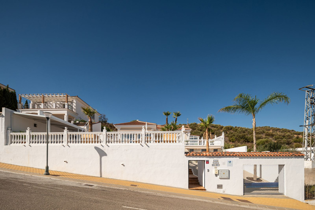 5 Bed Townhouse for sale in Alhaurín El Grande Costa Del Sol, Málaga, Spain