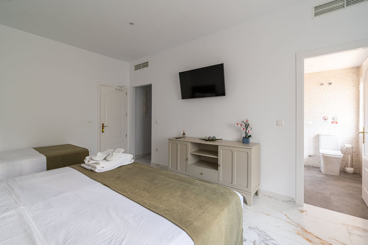5 Bed Townhouse for sale in Alhaurín El Grande Costa Del Sol, Málaga, Spain