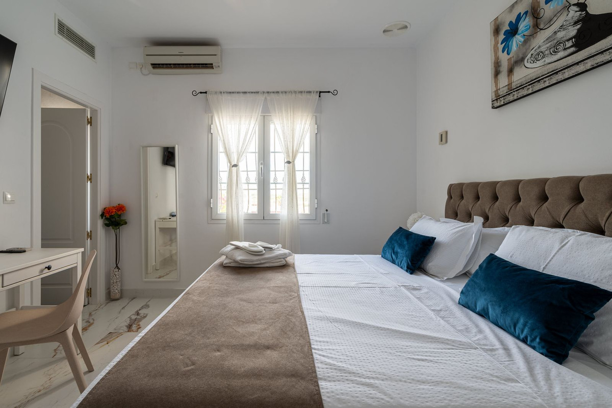 5 Bed Townhouse for sale in Alhaurín El Grande Costa Del Sol, Málaga, Spain