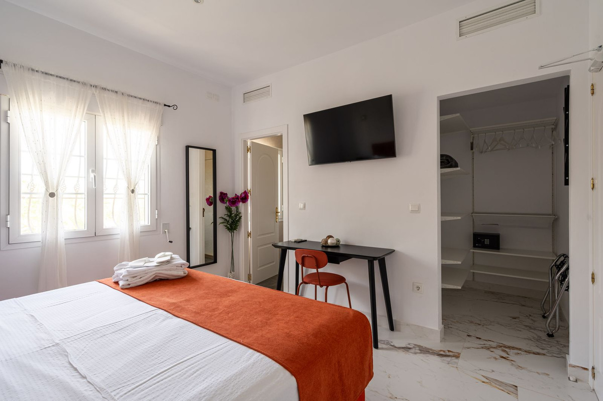 5 Bed Townhouse for sale in Alhaurín El Grande Costa Del Sol, Málaga, Spain