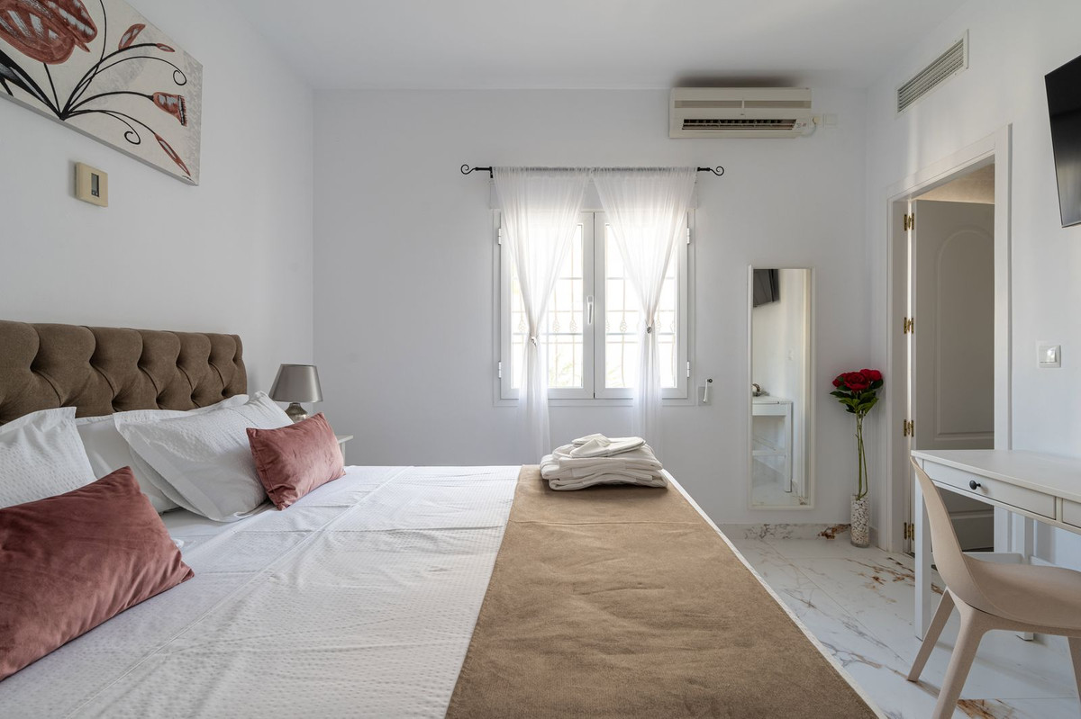 5 Bed Townhouse for sale in Alhaurín El Grande Costa Del Sol, Málaga, Spain