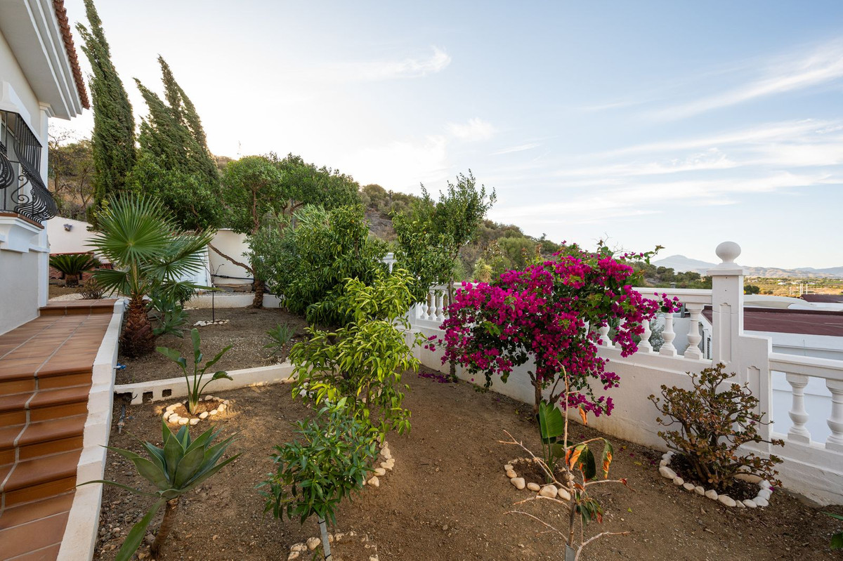 5 Bed Townhouse for sale in Alhaurín El Grande Costa Del Sol, Málaga, Spain