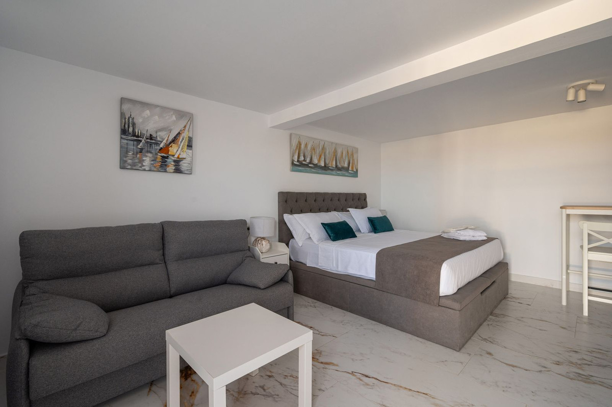 5 Bed Townhouse for sale in Alhaurín El Grande Costa Del Sol, Málaga, Spain