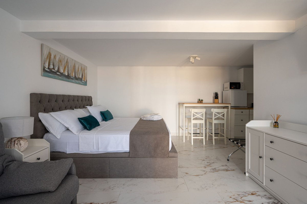 5 Bed Townhouse for sale in Alhaurín El Grande Costa Del Sol, Málaga, Spain
