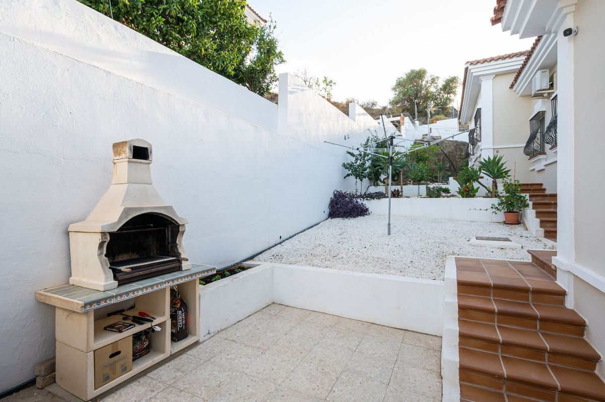 5 Bed Townhouse for sale in Alhaurín El Grande Costa Del Sol, Málaga, Spain