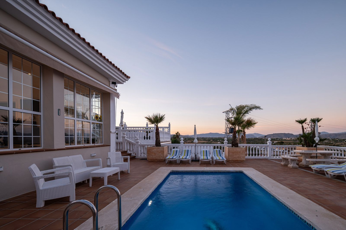 5 Bed Townhouse for sale in Alhaurín El Grande Costa Del Sol, Málaga, Spain