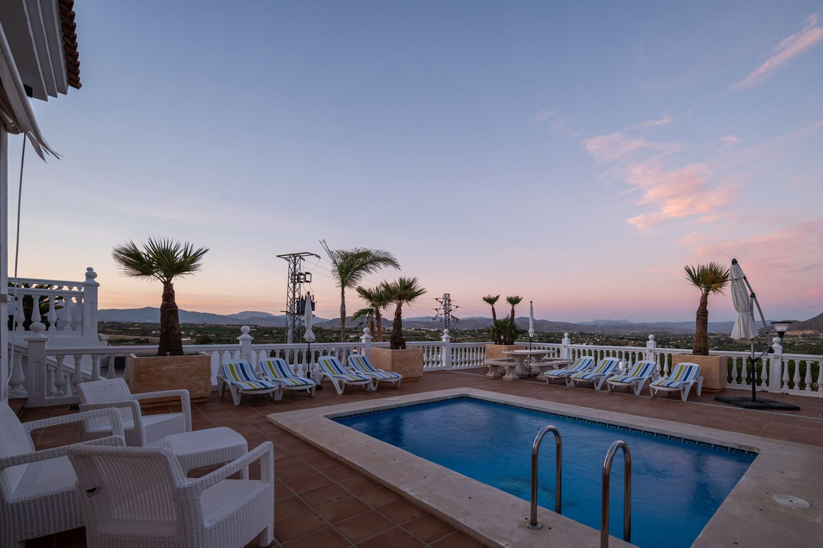 5 Bed Townhouse for sale in Alhaurín El Grande Costa Del Sol, Málaga, Spain