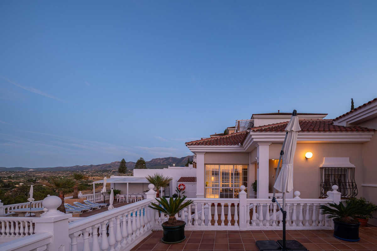 5 Bed Townhouse for sale in Alhaurín El Grande Costa Del Sol, Málaga, Spain