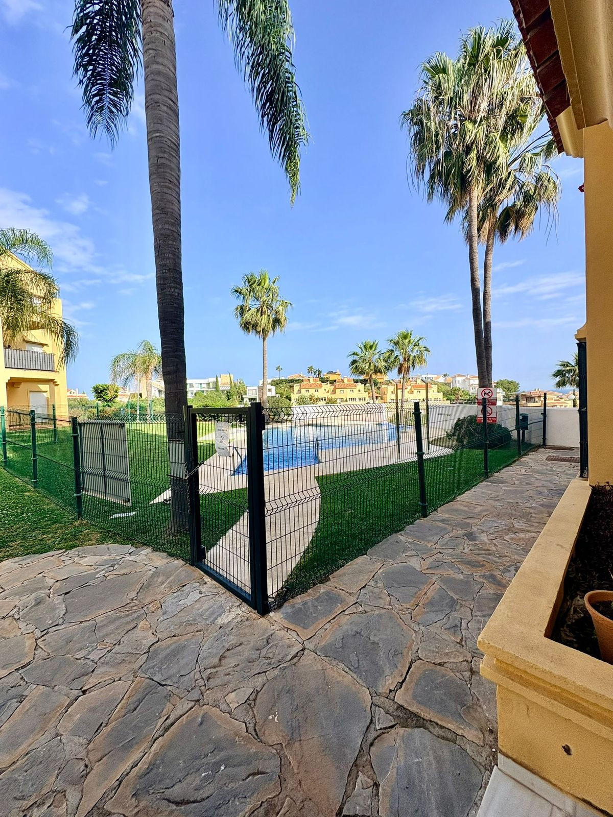 Se vende Apartamento Planta Baja de 3 dormitorios en Costa Del Sol, Málaga, España