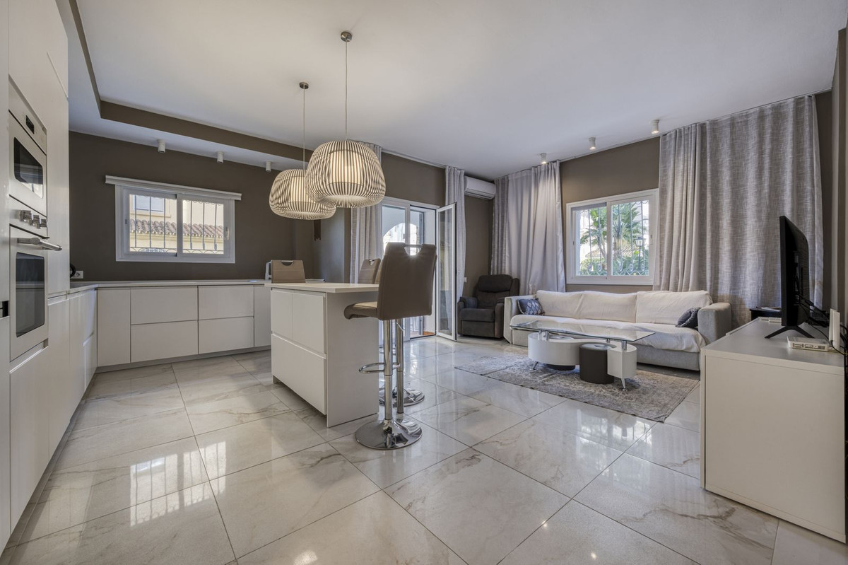 Se vende Apartamento Planta Baja de 3 dormitorios en Costa Del Sol, Málaga, España