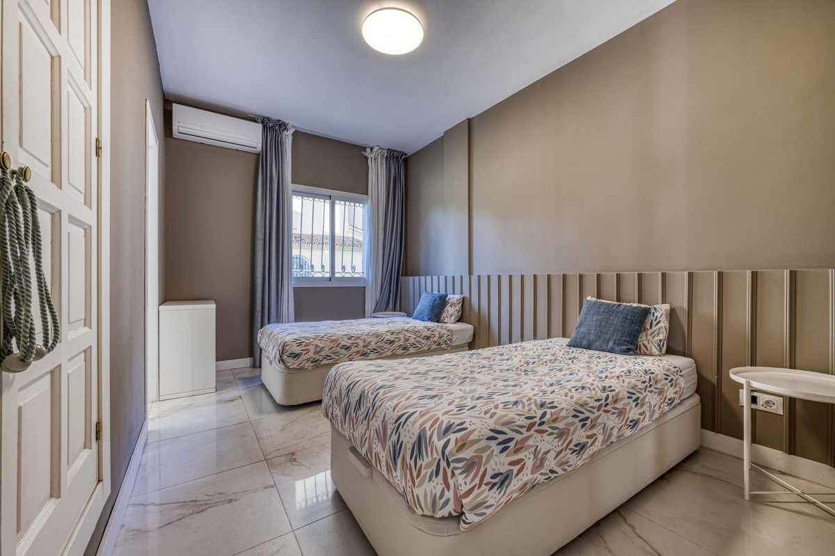 Se vende Apartamento Planta Baja de 3 dormitorios en Costa Del Sol, Málaga, España