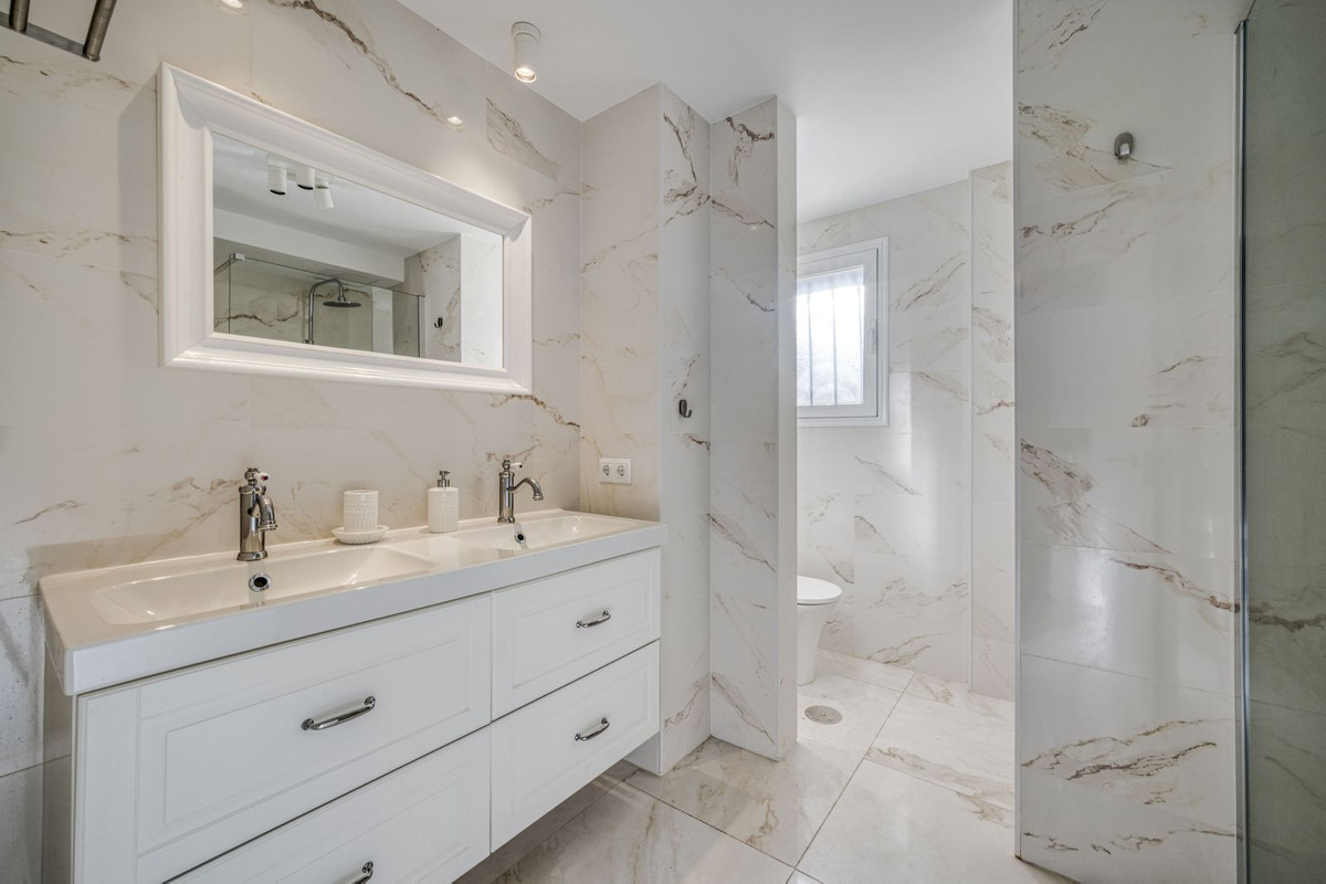 Se vende Apartamento Planta Baja de 3 dormitorios en Costa Del Sol, Málaga, España