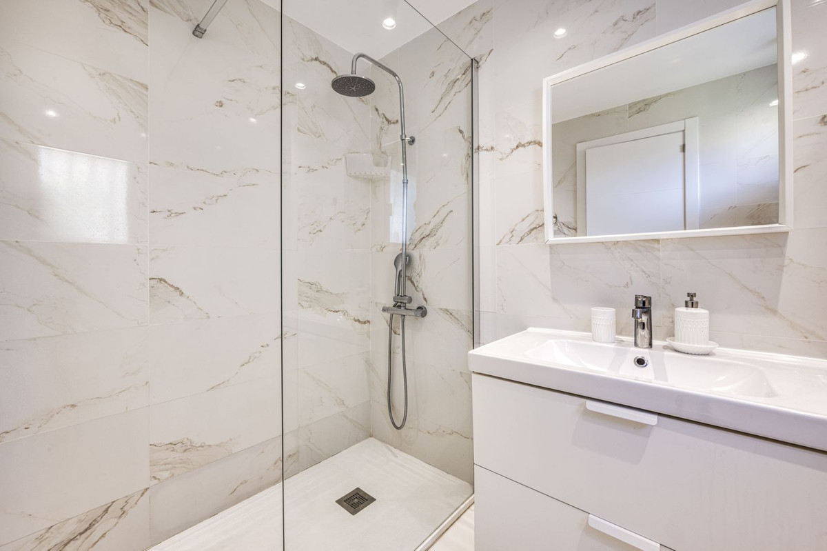 Se vende Apartamento Planta Baja de 3 dormitorios en Costa Del Sol, Málaga, España
