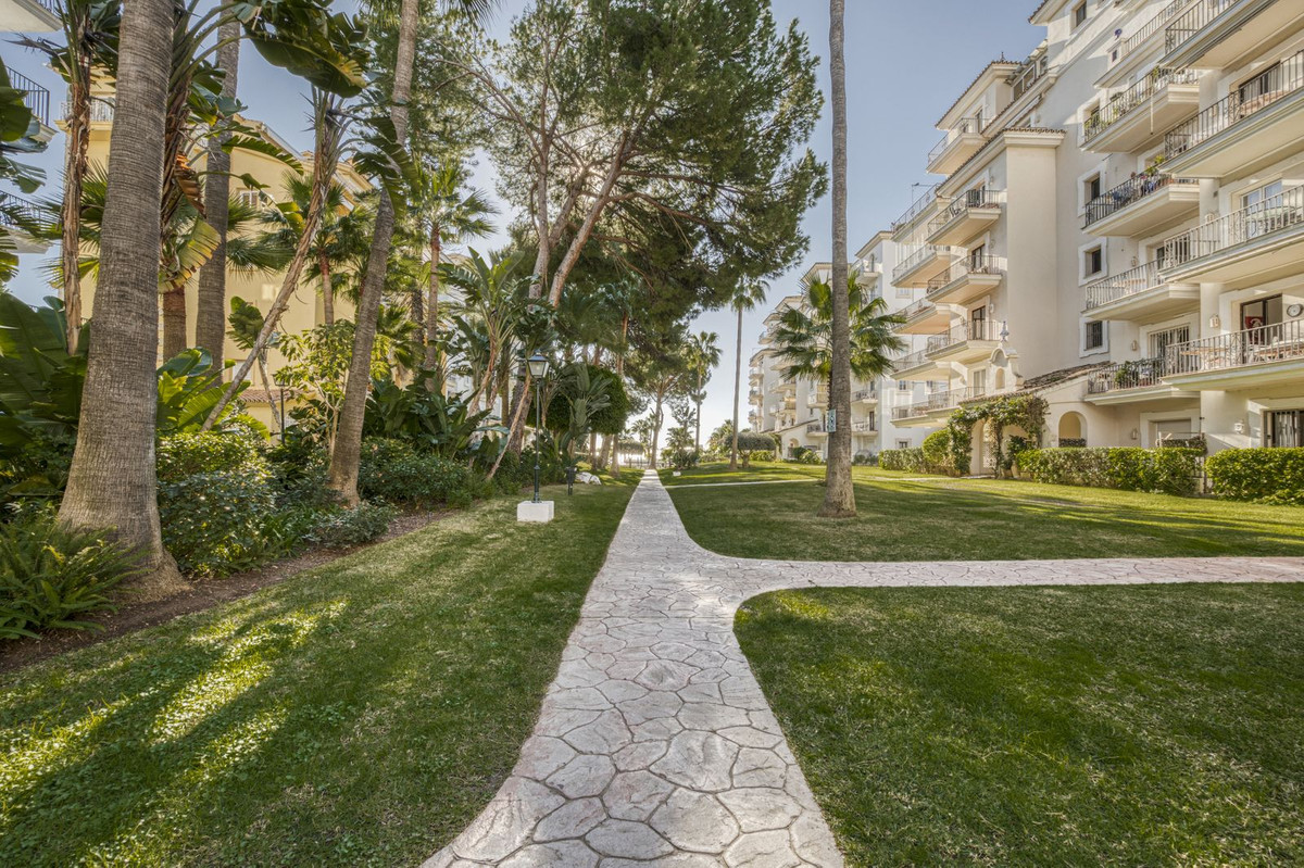 Se vende Apartamento Planta Baja de 3 dormitorios en Costa Del Sol, Málaga, España