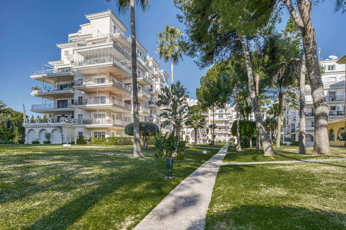 Se vende Apartamento Planta Baja de 3 dormitorios en Costa Del Sol, Málaga, España
