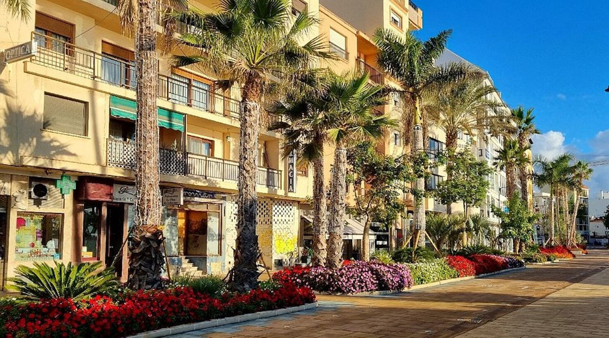 Se vende Edificio comercial de 12 dormitorios en Costa Del Sol, Málaga, España