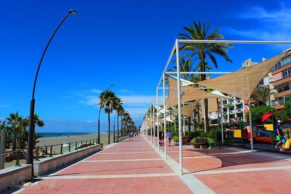 Se vende Edificio comercial de 12 dormitorios en Costa Del Sol, Málaga, España