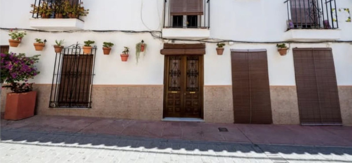 Se vende Edificio comercial de 12 dormitorios en Costa Del Sol, Málaga, España